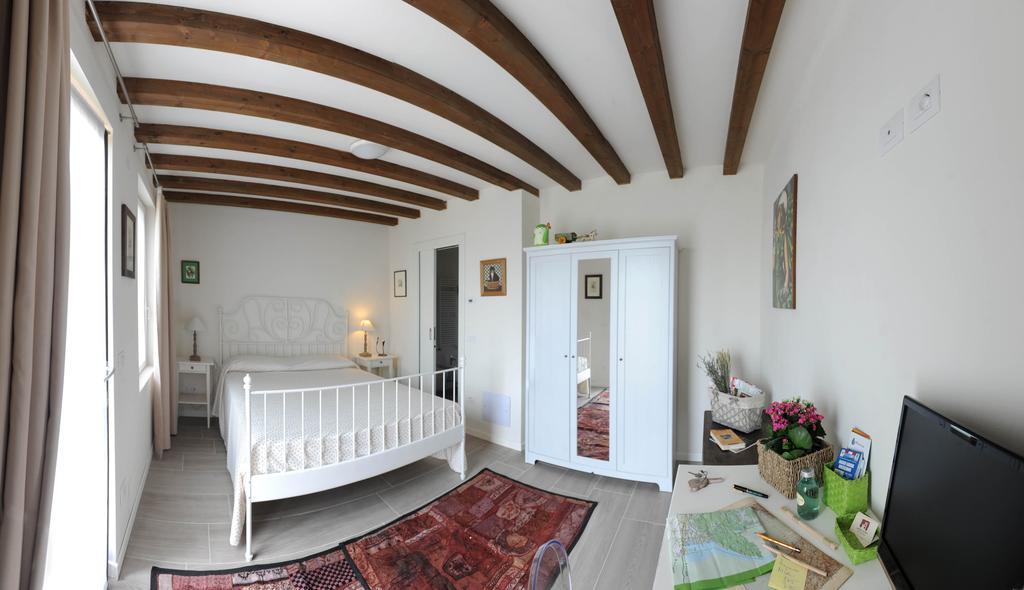 Monte Maino Bed & Breakfast Desenzano del Garda Room photo